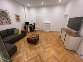 Exklusive Altbauwohnung mit Arbeitsplatz WE5 - Halle an der Saale - 9