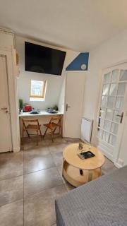 Appartement RENOVE EN PLEIN COEUR DE PARIS SUR L'ILE SAINT LOUIS ! - 1