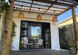 Nahoon Studio B - 1