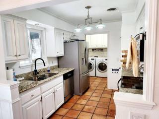 Family Retreat with Hot Tub, Piano, Games Room & Playhouse Medi Center Location - Amarillo - 2