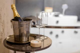 Falco Boutique Home with Jacuzzi - Naples - 2