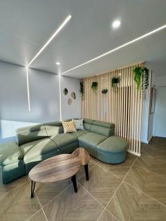 Bright and Spacious 4BR family apt I 10 min to metro, 15 minutes to Orly Airport - 1