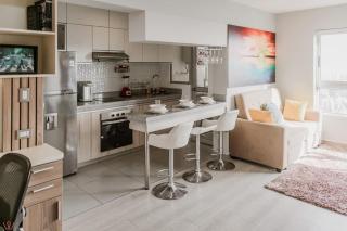 Charming 1BR Pool & View - 8