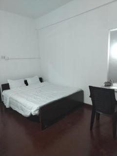 Chandima Guest House and Walkers Pub - 9