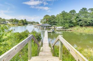 Boat Dock and Kayaks Waterfront Home in Deltaville! - 9