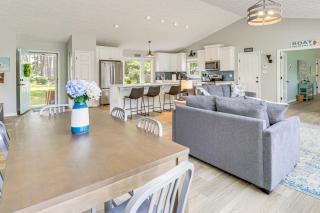 Boat Dock and Kayaks Waterfront Home in Deltaville! - 7