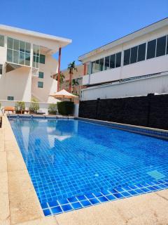 Modern Kamala Townhouse Hideaway with Shared Pool - 1