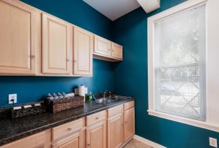 438M- 3 BR Apt with Free Parking on Premises and Coffee - San Antonio - 7