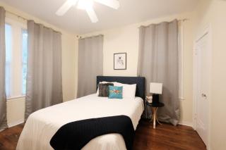 438M- 3 BR Apt with Free Parking on Premises and Coffee - San Antonio - 1
