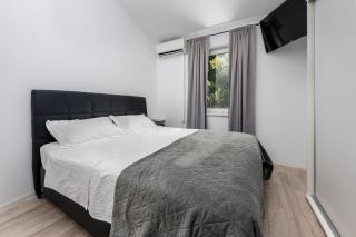 Sea Breeze Makarska-3BR, Sea View & Prime Location - Makarska - 4