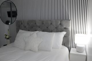 White Cozy Roomzzz - 4