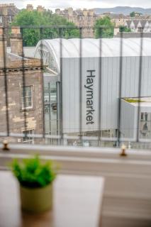 Huge 8B Centre Stay-16 Groups - 5