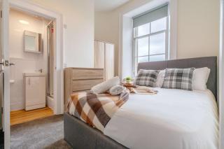 Huge 8B Centre Stay-16 Groups - 3