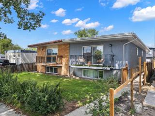 Urban Sanctuary Balcony and Yard in Inglewood YYC - 5