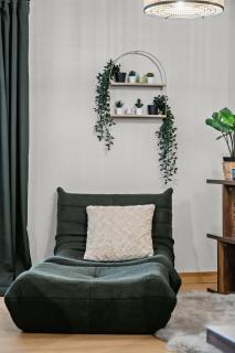 Urban Sanctuary Balcony and Yard in Inglewood YYC - Calgary - 2