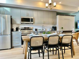 Stunning View New Townhome Sleeps 11 AC and Hot Tub - 9