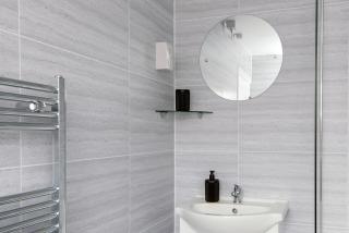 3Bed Sleeps 6 - Nr Hospital Parking & WiFi - 4