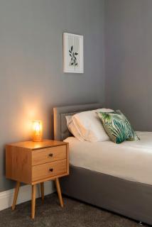 3Bed Sleeps 6 - Nr Hospital Parking & WiFi - 3