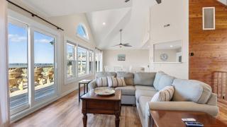 Luxury Waterfront Villa - 4