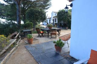Rustic Guesthouse - 4