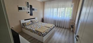 Ira's Square Apartment with Free Parking - 8