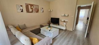 Ira's Square Apartment with Free Parking - 7