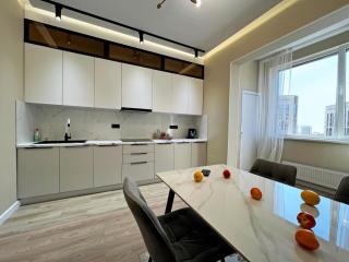Spacious Designer Apartment with a Scenic View - 3