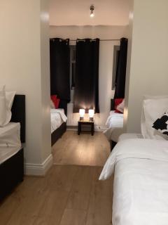 Large Family Home, Pet Friendly, 4 Bed 2 Bath House, Sleeps 10, Free Wi-Fi, Free Parking - 0