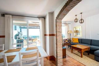 Terrace with Stunning Views, Pool and Parking - La Herradura - 8