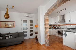 Terrace with Stunning Views, Pool and Parking - La Herradura - 3