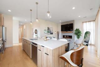 New 3Bed 3Bath Condo with Parking by United Center - 4