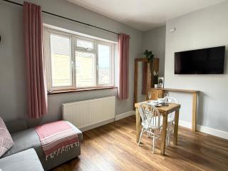 Stylish 1BR Flat in Central Bath - 9