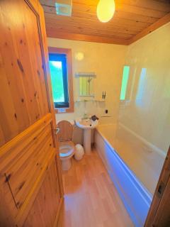 Hartland Hideaway Lodge - 5
