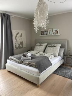 2 moderne Schlafzimmer mit großem Bad 62qm - Architektenhaus, ruhig, 2 min A8 - Irschenberg - 4