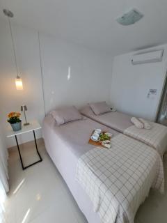 Suíte com garagem e piscina Barra da Tijuca - RJ - Rio de Janeiro - 0