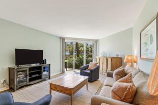 Gorgeous Poolside Retreat with Beach Breeze - Hilton Head Island - 0