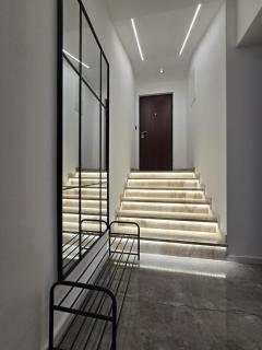 Suite M - 1