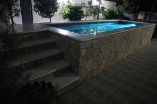 Lake Retreat Villa - 3