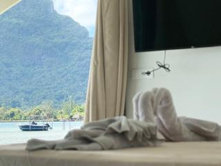 Lagoon house between sea and mountain, near Vaitape and Matira - 8