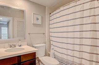 Modern Furnished Apartment in Houston with Parking and Fast Wi-Fi - 5