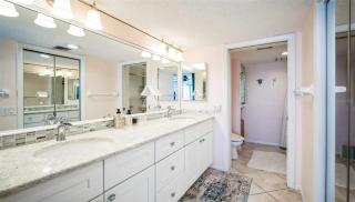 Perfect blend of comfort at Regatta Point - 8