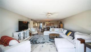 Perfect blend of comfort at Regatta Point - 4