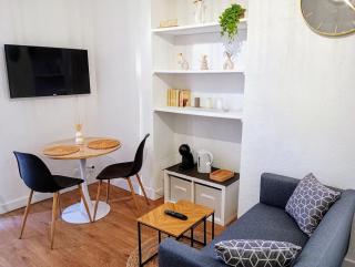 Joli studio avec balcon proche gare - 2