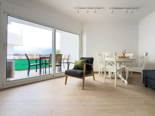 106 - Beachside Renovated 1BR apt 5 min from Beach - 2