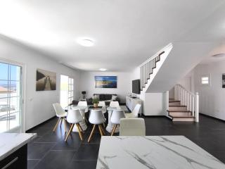 BEAUTIFUL VILLA - 4 bedrooms, heated pool, 2 priv car park places, fibre net, PS5, tv channels - Adeje - 5