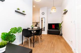 Quiet & Modern Apartment - 6