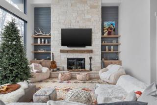 Alpine Luxe - Family Retreat with Views - 5