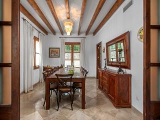 Charming farmhouse for 10 in Petra - Petra - 1