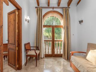 Charming farmhouse for 10 in Petra - Petra - 3