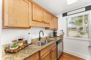 Gator Suites - Near UF, Shands & VA! - 1